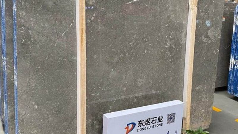 表面质量是人造石台面的首要考量因素。验收时应注意以下方面：